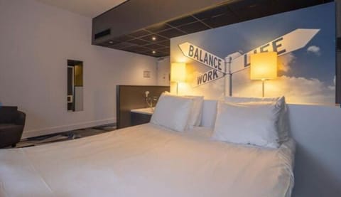 Unit with 1 King Bed