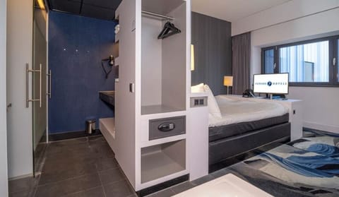 UnitUnit with 1 King Bed