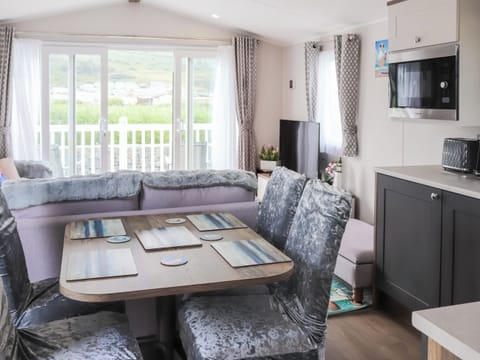 Open plan living space | The Laughing Seagull, Aber Bay, near Clarach