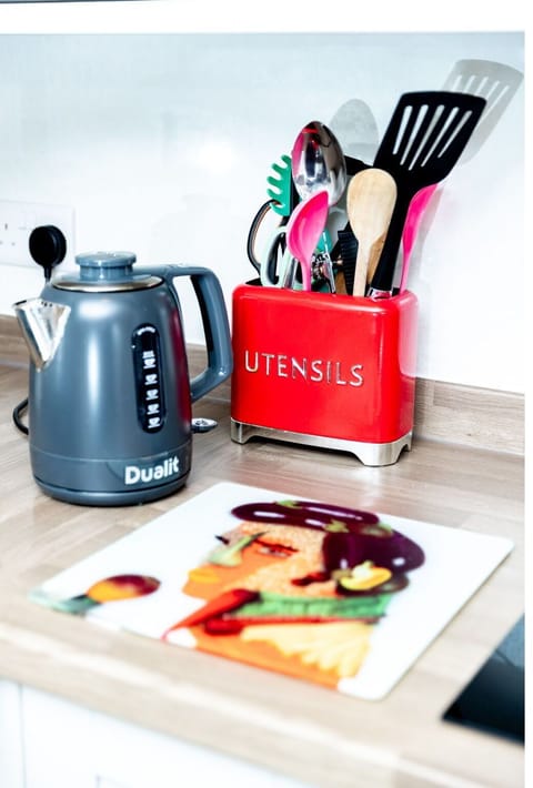 Small Appliance, Kitchen Appliance, Tableware, Home Appliance, Kitchen, Mixer, Serveware, Countertop