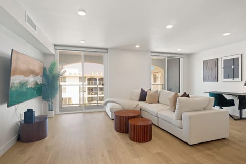 Unwind in style! Cozy seating for movie night or quiet reading.