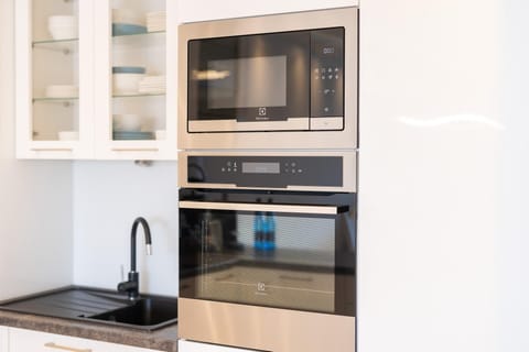 Kitchenette equipped with top quality appliances such as dishwasher, oven, induction hob, fridge-freezer, coffee machine.