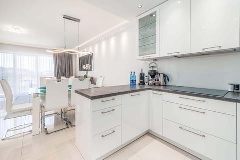 Kitchenette equipped with top quality appliances such as dishwasher, oven, induction hob, fridge-freezer, coffee machine.