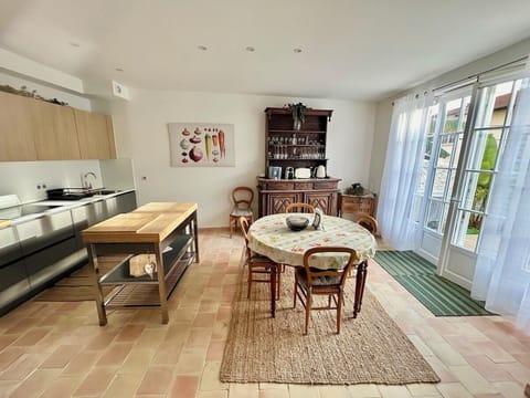 Kitchen-breakfast room view