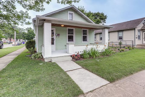 Sandusky Vacation Rental | 3BR | 1BA | 1,242 Sq Ft | 2 Steps to Enter