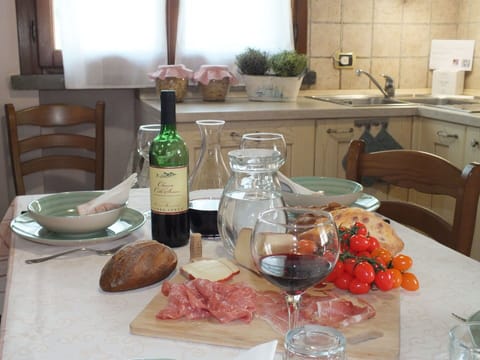 Food, Tableware, Bottle, Ingredient, Table, Drinkware, Fruit, Furniture, Serveware, Plate