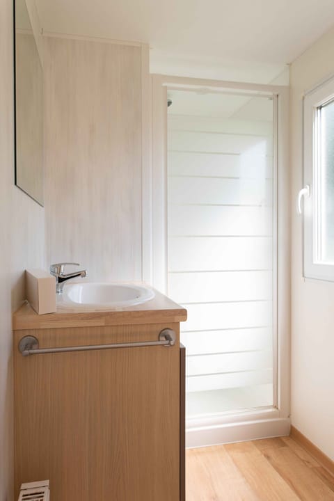 Bathroom in Vakantiepark Klein Strand - Comfort Chalet 6p