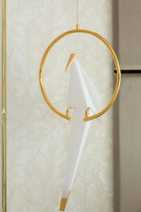 Decorative details in the apartment. 