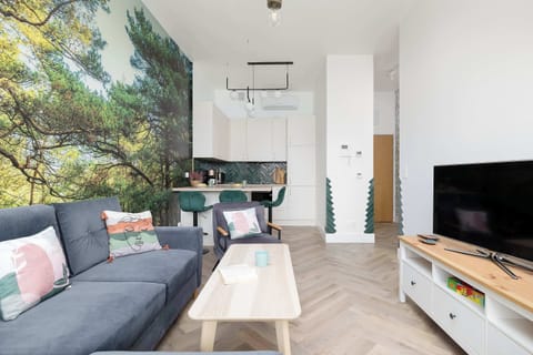 Stylish living room with coffe table. 