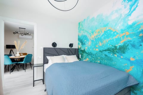 The bedroom's bright and functional space is ideal for unwinding. 