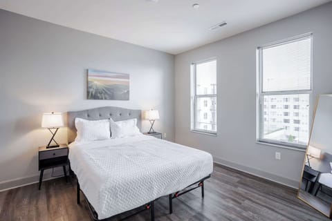 CozySuites at Current the Banks gym, pool 01