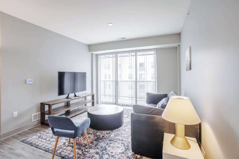 CozySuites at the Banks gym, pool 11