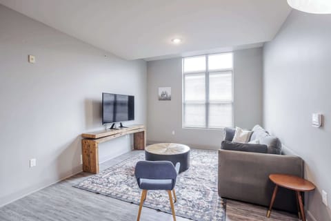 CozySuites at the Banks gym, pool 10