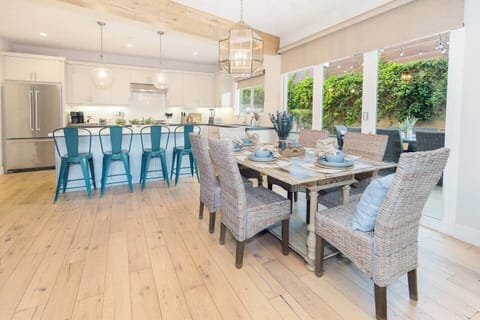 Dining room & kitchen