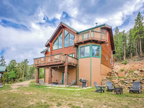 High above Idaho Springs, The Big Divide offers unmatched privacy, endless views, and a front-row seat to Colorado’s fall colors.