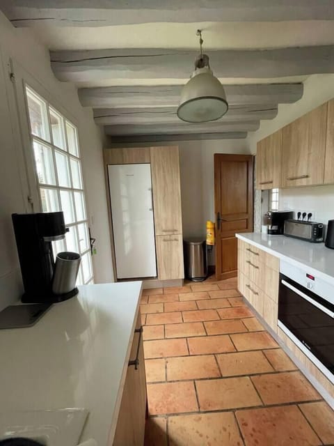 f09ccfbb-26ae-489d-aea2-e71d81e0c373