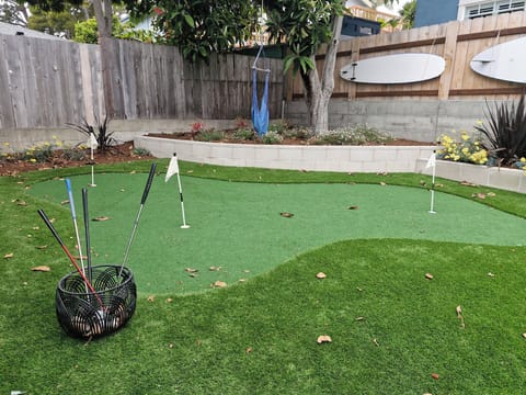 putting green with night lights, kayak/surfboard/SUP available to borrow