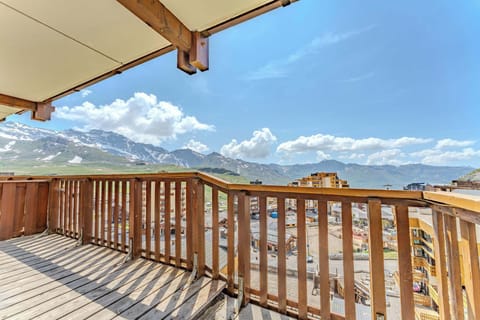 Step outside to one of the best views in Val Thorens – soak in the sun, snow, and serenity.