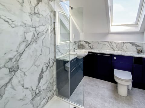 Bathroom | Broad Street Gardens 7 - Broad Street Gardens Apartments, All Orkney Islands