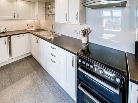 Kitchen | Broad Street Gardens 7 - Broad Street Gardens Apartments, All Orkney Islands