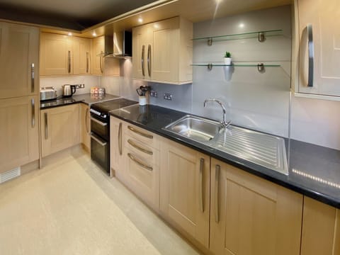 Kitchen | Broad Street Gardens 8 - Broad Street Gardens Apartments, All Orkney Islands