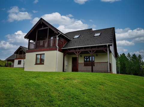 02 House from Lake