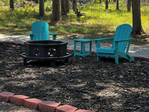 Relaxing firepit and chairs