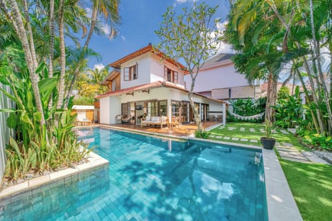 A family-friendly getaway with lush tropical gardens and private pool