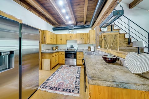 Kitchen | Cooking Basics | Microwave | Keurig Coffee Maker | 1st Floor