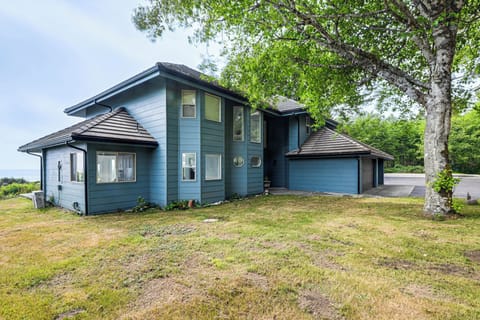 Smith River Vacation Rental | 4BR | 3.5BA | 2 Steps Required | 2,500 Sq Ft