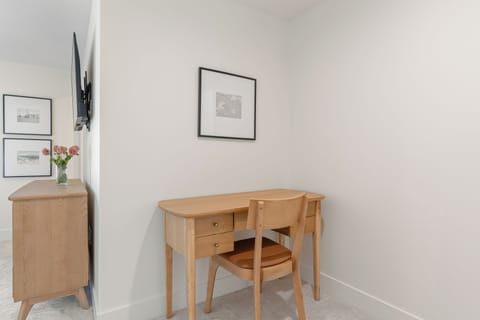 Productivity area. (Point View Luxe)