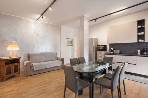 e9c30cde-7ad7-44ed-b650-fd81a83fb71c