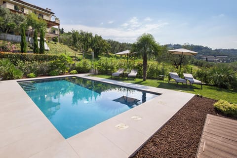 b93f46ac-d1e1-4b15-bb1a-9a689fcd65ea