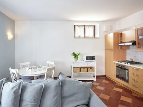 PHOTO 2022 04 15 14 04 37