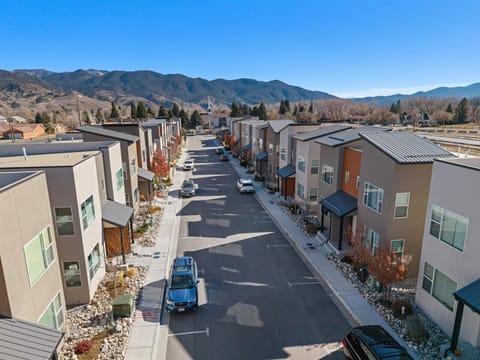 quiet street close to downtown 