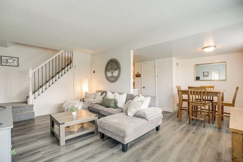 Lakewood Vacation Rental | 2BR | 1.5BA | 1,200 Sq Ft | 2 Steps to Enter