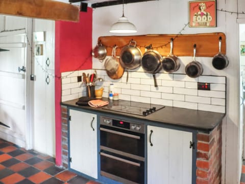 Kitchen | Farm House - Llwyndryssi Retreats, Llandeilo