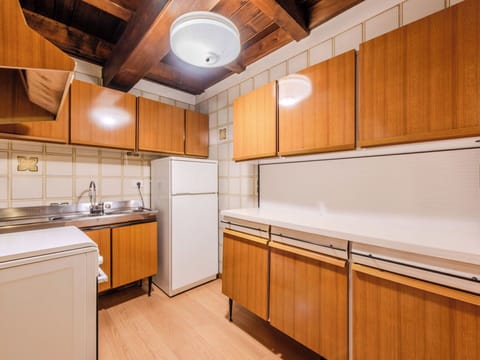 Kitchen, Flooring, Wood, Countertop, Major Appliance, Interior Design, Ceiling, Floor, Kitchen Appliance, Cabinetry