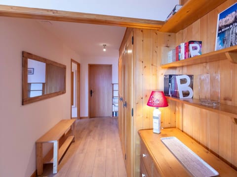 Flooring, Wood, Interior Design, Floor, Ceiling, Wood Flooring, Furniture, Room, Hardwood, Wood Stain