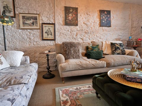 Furniture, Interior Design, Wall, Couch, Wood, Flooring, Floor, Living Room, Lighting, Room