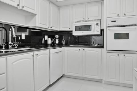 Kitchen fully equiped