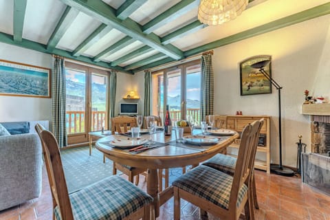 Breathe in the fresh alpine air and admire the majestic views of Val Thorens from your cozy living room – the perfect place to relax after a day on the slopes. Ski-in/ski-out access just steps away!