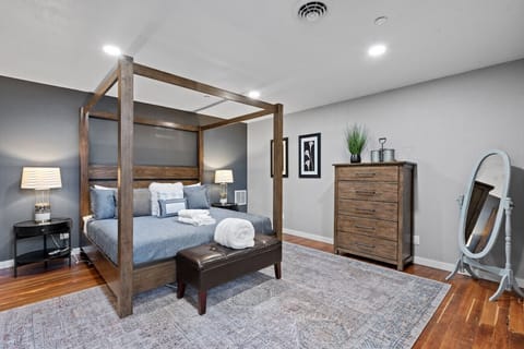 Gorgeous king bedroom