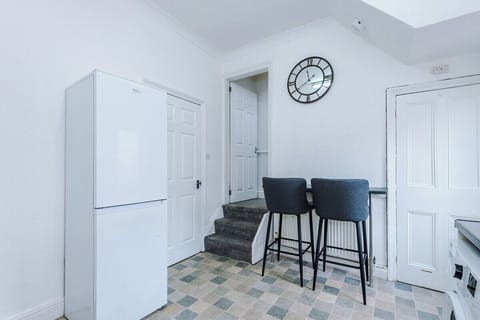 Modern kitchen with everything you need.