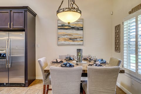 Dining Area | Dishware/Flatware Provided