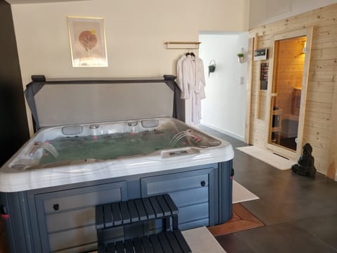 Indoor spa tub