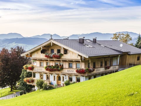 Cottage, Estate, Balcony, Villa, Farmhouse, Eco Hotel, Mansion, Historic House, Mountain Village