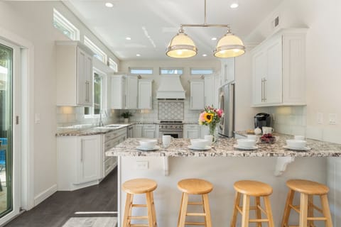 Kitchen With Counter Seating Four 4.
