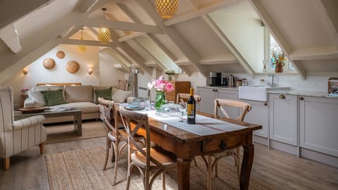 Each area is clearly defined with a fully-equipped kitchen, dining area, comfortable seating and double bed.