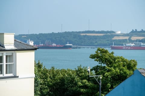 Skyfall - 2 Bedroom Apartment - Milford Haven (26277)